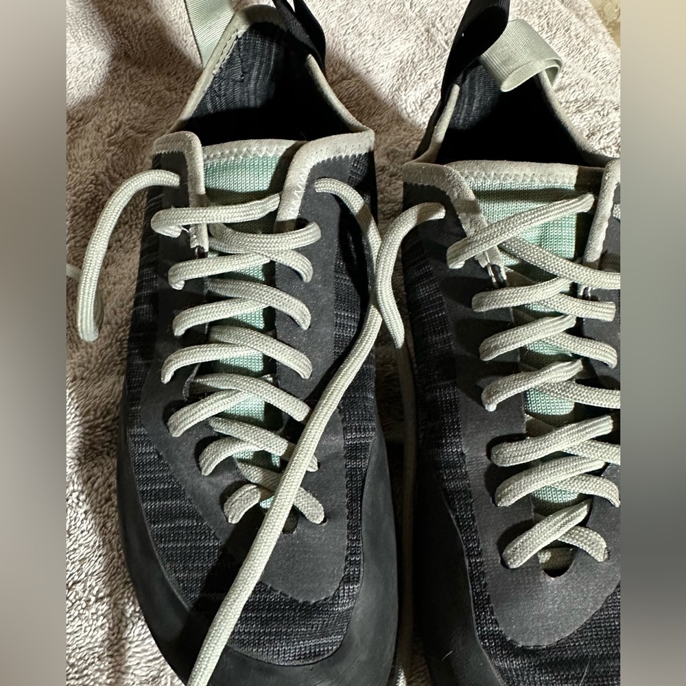 Women’s black diamond climbing shoes 9.5